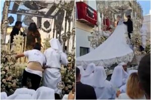 Una virgen se incendió en plena procesión en España tras caerle una vela en su manto (+Imágenes y desespero)