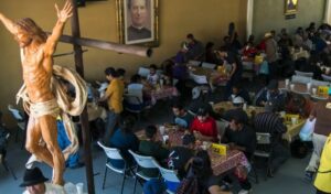 Albergues para migrantes en el norte de México están saturados tras el fin del Título 42