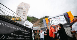 Alcaldía de La Guaira construye estatua de contrato sobrefacturado en honor a García Carneiro