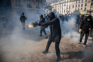 Arde Francia: 540 detenidos y 406 policas heridos en las protestas del 1 de mayo
