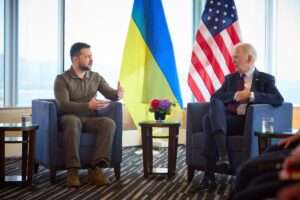 Biden acuerda con Zelenski un nuevo paquete de ayuda militar a Ucrania