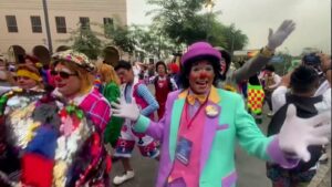 Con bailes y disfraces Perú celebra su tradicional "Día del Payaso" | Video