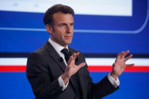 Conmoción en Francia por la dimisión de un alcalde acosado por la violencia ultraderechista