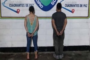 Detenida pareja en Petare por quemar las manos de sus hijos de 2 y 6 años con una cuchara caliente porque “se portaban muy mal” (+Fotos)