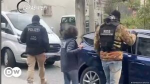 Detenidos 61 miembros de la ´Ndrangheta en una operación con 500 carabineros en Italia | El Mundo | DW