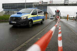 Dos muertos tras un tiroteo en una fbrica alemana de Mercedes