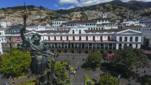 Ecuador queda bajo el signo de la "muerte cruzada"