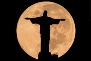 El Cristo Redentor de Ro de Janeiro se queda a oscuras en solidaridad con Vincius Jnior | LaLiga Santander 2022