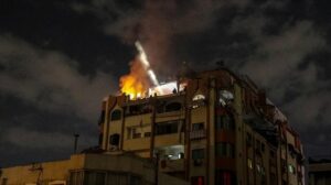 El Gobierno palestino tilda de "crimen atroz" los bombardeos en Gaza y pide una intervención internacional