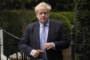 El Ministerio del Gabinete remite a Boris Johnson a la polica por violar las reglas del Covid en Chequers