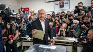 El candidato opositor Kiliçdaroglu arrasa frente a Erdogan entre los turcos residentes en España