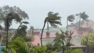 El tifón 'Mawar' amenaza la isla de Guam, donde EEUU almacena submarinos nucleares