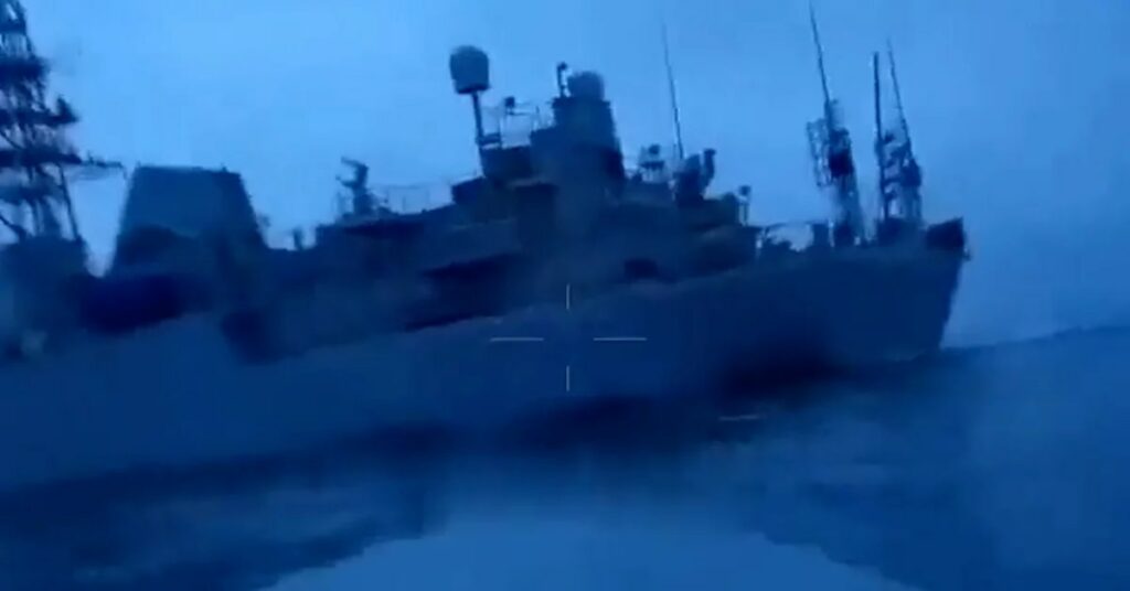 El video del ataque ucraniano al buque ruso “Ivan Hurs” que desmiente la versión de Moscú