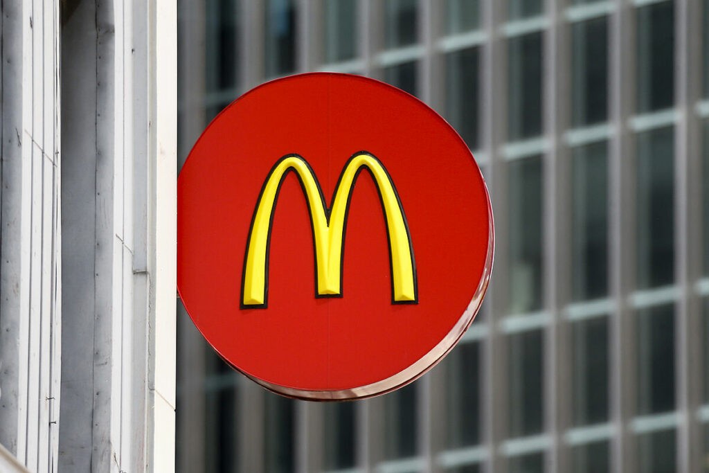 Encuentran a dos nios de 10 aos trabajando en un McDonald's hasta altas horas de la madrugada