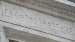 Fed debate una nueva subida de tasas con los ojos puestos en la banca