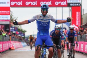 Giro de Italia: Matthews impone su ley y estrena palmars en el Giro de Evenepoel