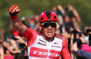Giro de Italia: Pedersen se estrena con un sprint tirnico