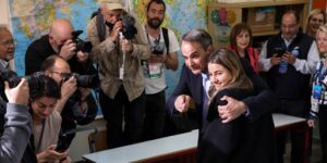Holgada victoria del conservador Mitsotakis en Grecia, pero sin mayoría para gobernar
