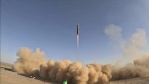 Irn presenta un nuevo misil balstico de largo alcance pese a los avisos de Israel
