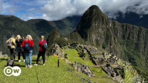 Jóvenes son expulsados de Machu Picchu por tomarse fotos desnudos | El Mundo | DW
