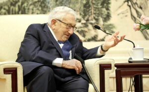 Kissinger cumple 100 aos agrandando un mito roto