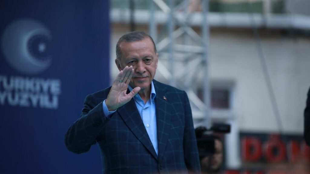 La oposición turca impugna el recuento de miles de urnas de las elecciones del domingo