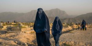 Las políticas de los talibanes contra las mujeres podrían ser crímenes de lesa humanidad