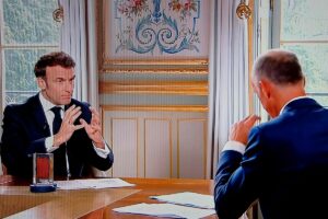 Macron abre la puerta a formar pilotos ucranianos para "ayudar al pas a resistir", pero descarta el envo de aviones