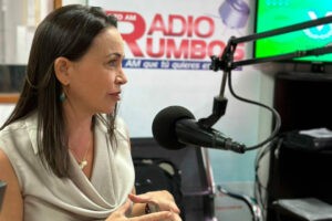 María Corina Machado dice estar dispuesta a negociar una "salida" para lograr una transición