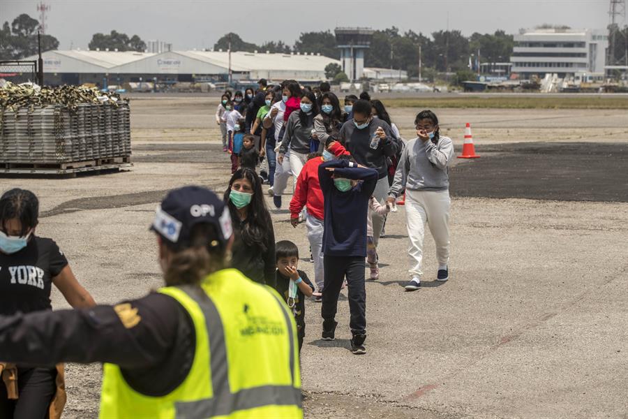 En tres meses, EE.UU. ha expulsado a más de 145.000 migrantes que llegaron a la frontera