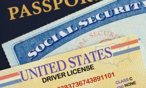 Migrantes sin papeles pueden tramitar licencia de conducir hasta en 20 estados de EE.UU.