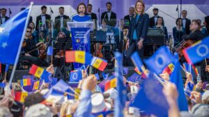 Miles de moldavos participan en mitin en apoyo a integración europea convocado por Sandu
