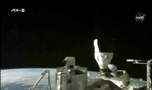 Misión privada llega a la Estación Espacial Internacional con dos saudíes a bordo - AlbertoNews