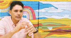 Ernesto Paraqueima comentario sobre el mural de niños TEA