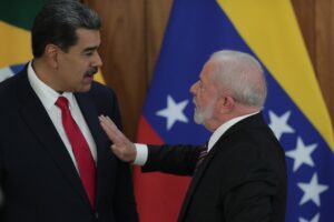Parcialidad de Lula hacia Maduro lo descarta como mediador en conflicto político, señalan analistas