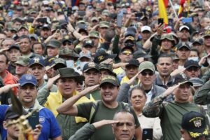 Petro denuncia dos veces en menos de 24 horas el peligro de un golpe de Estado en Colombia