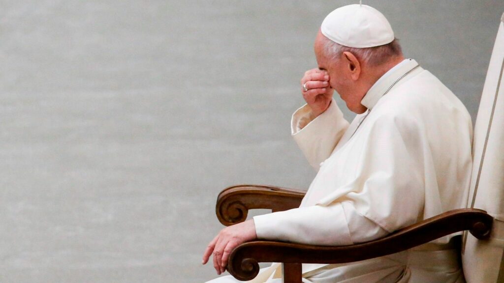 REPRIMENDA EN ROMA | El Papa pierde la paciencia con una mujer que pidió la bendición para su perro
