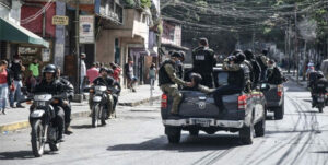 Reportan enfrentamiento entre comisiones policiales y bandas en Petare