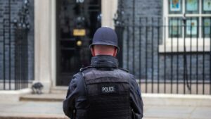 Un detenido por estrellar su coche en Downing Street