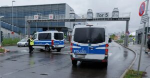 Un hombre irrumpió en una planta de Mercedes en Alemania y mató a tiros a dos personas