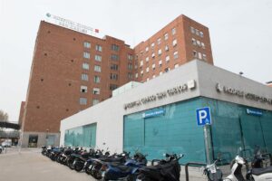 Un muerto y 24 heridos tras un incendio en una habitación del Hospital Clínico San Carlos