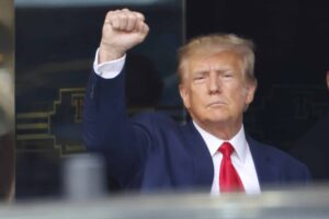 Vientos de cambio: según encuestas, Donald Trump arrasa con demás candidatos en primarias republicanas - AlbertoNews