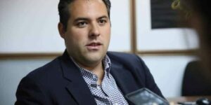 Yon Goicoechea advirtió que un sector "opositor" estaría dispuesto a entregar activos a Maduro a cambio de habilitaciones e indultos