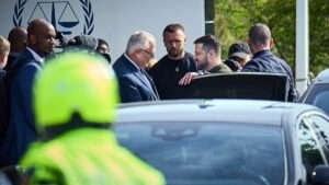 Zelenski pide en La Haya un tribunal especial para "crímenes de agresión rusa"