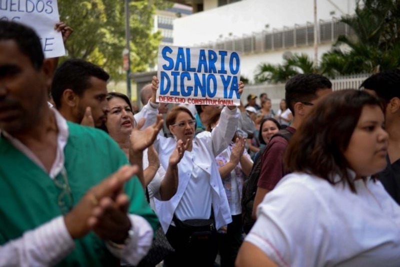Trabajadores venezolanos piden acordar un aumento salarial “digno y suficiente” en el proceso de negociación en Barbados