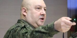 Afganistán, Siria, Ucrania... La sangrienta carrera de Sergey Surovikin, el fiel a Putin 'general Armagedón' del que ahora se sospecha por complicidad con Wagner