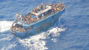 Al menos 79 personas migrantes han muerto en el naufragio de un pesquero en Grecia