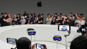 Apple presenta sus gafas de realidad virtual "Vision Pro"