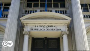 Argentina logra "histórico" 78% de adhesión para canje deuda – DW – 09/06/2023