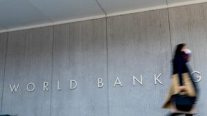Banco Mundial prevé debilitamiento de la economía mundial este año